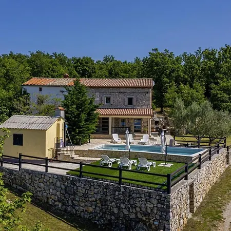 Villa Octingenti In Marceljani - Haus Fuer 4-6 Personen *