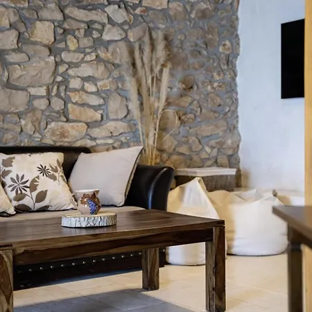 Villa Octingenti In Marceljani - Haus Fuer 4-6 Personen Veligolji