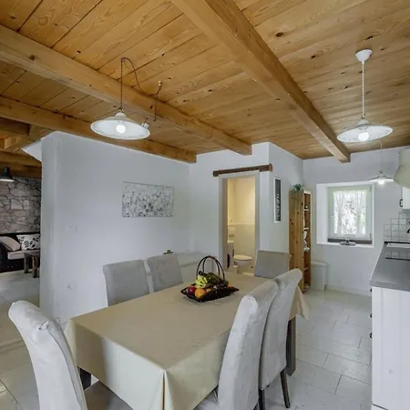 Octingenti In Marceljani - Haus Fuer 4-6 Personen *