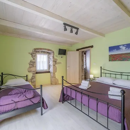 Octingenti In Marceljani - Haus Fuer 4-6 Personen Villa *