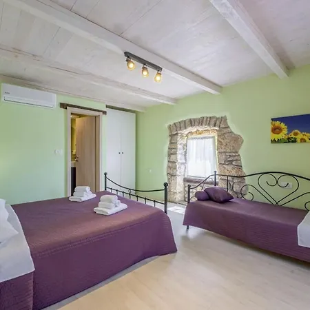 Octingenti In Marceljani - Haus Fuer 4-6 Personen Villa *