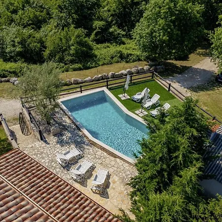 Villa Octingenti In Marceljani - Haus Fuer 4-6 Personen