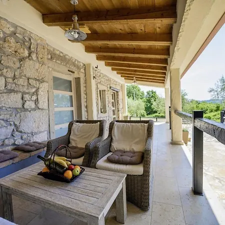 Villa Octingenti In Marceljani - Haus Fuer 4-6 Personen *