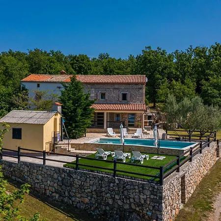 Villa Octingenti In Marceljani - Haus Fuer 4-6 Personen *