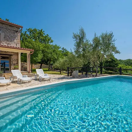 Villa Octingenti In Marceljani - Haus Fuer 4-6 Personen