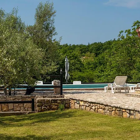 Villa Octingenti In Marceljani - Haus Fuer 4-6 Personen