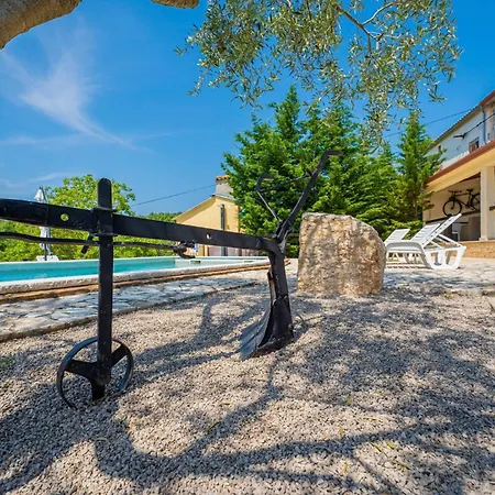 Villa Octingenti In Marceljani - Haus Fuer 4-6 Personen