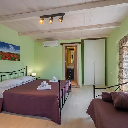 Octingenti In Marceljani - Haus Fuer 4-6 Personen Villa *