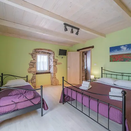 Villa Octingenti In Marceljani - Haus Fuer 4-6 Personen *