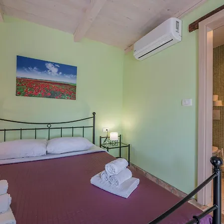 Octingenti In Marceljani - Haus Fuer 4-6 Personen Veligolji