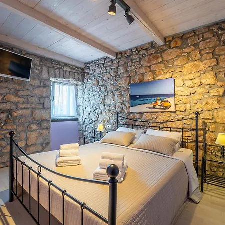 Octingenti In Marceljani - Haus Fuer 4-6 Personen Villa