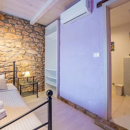 Villa Octingenti In Marceljani - Haus Fuer 4-6 Personen *