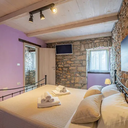 Octingenti In Marceljani - Haus Fuer 4-6 Personen *